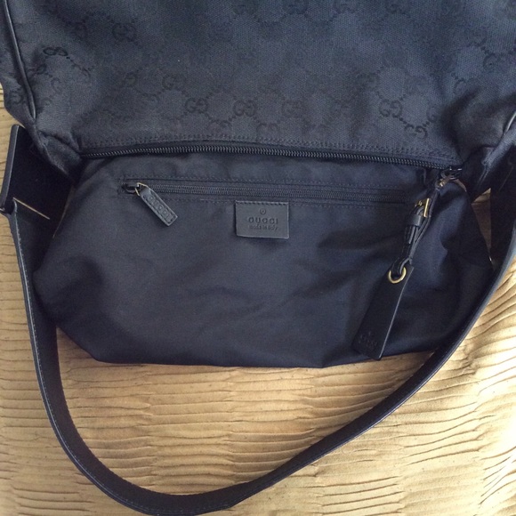 Authentic Gucci Shoulder Handbag - Picture 10 of 10